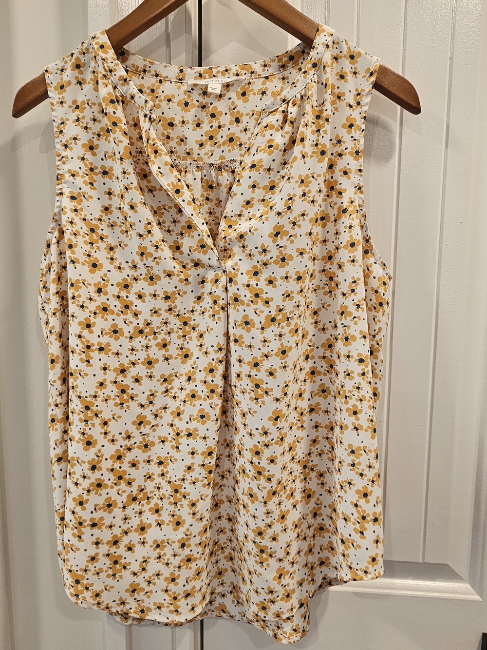 Sleeveless Floral V-Neck Blouse - White and Yellow